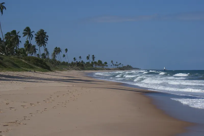 Praia de Arembepe. Foto: Ben Tavener from Curitiba, Brazil, CC BY 2.0